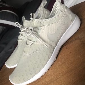 Women’s Nike Juvenate Running Shoes (Size 10)